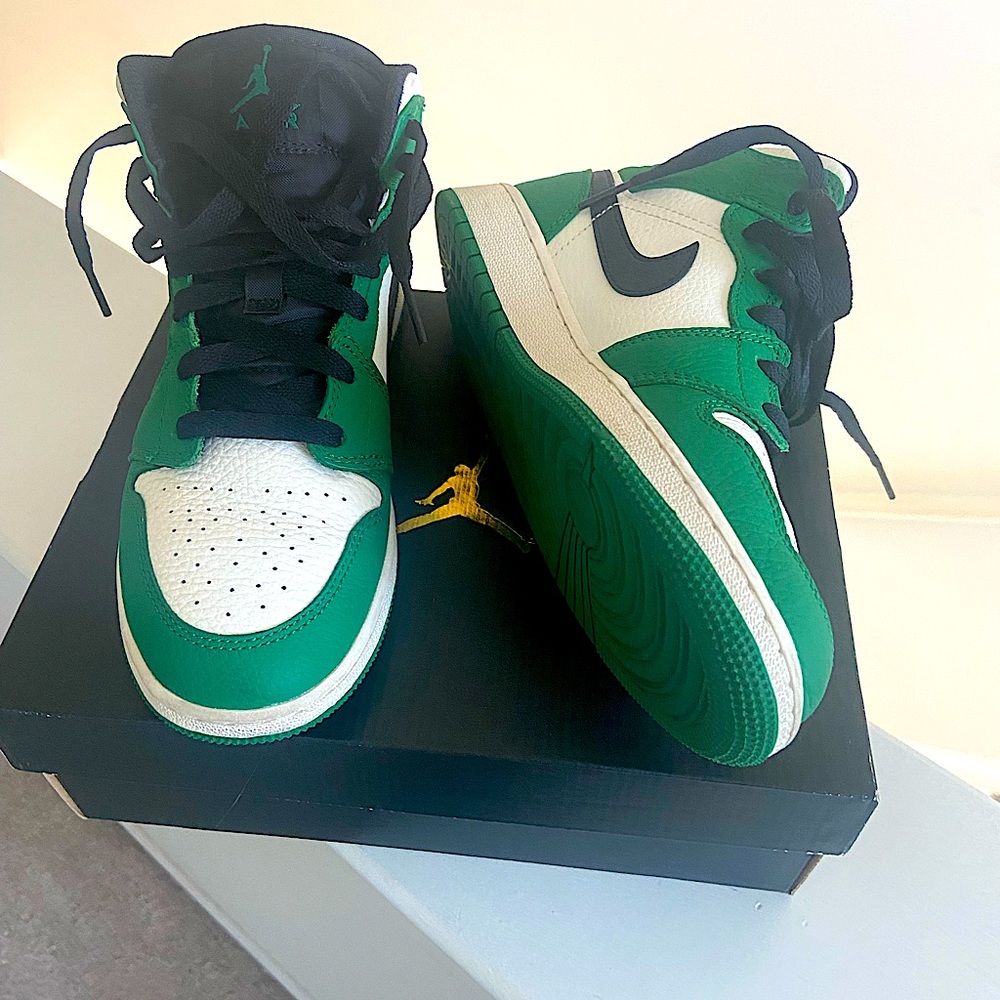 Air Jordan 1 Mid